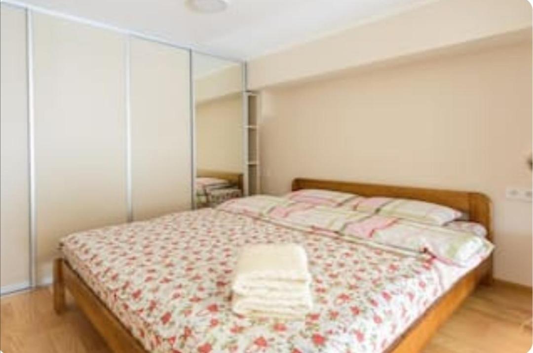 Apartamento Loft Smart House Kiev Exterior foto